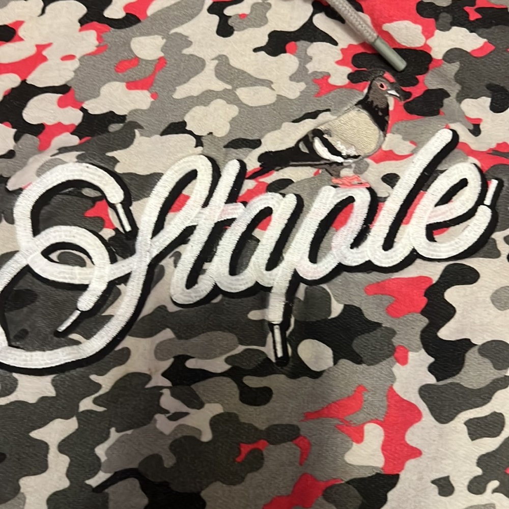 🔥STAPLE RED GREY CAMO HOODIE RARE - Picture 2 of 9
